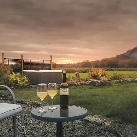 Tatil Evi Leavens Farmstead A Rural District Retreat With Hot Tub - Ridgestone Levens