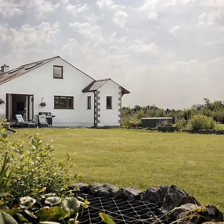 Leavens Farmstead A Rural District Retreat With Hot Tub - Ridgestone *