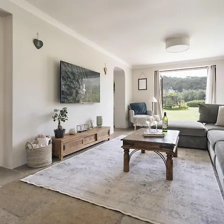 Leavens Farmstead A Rural District Retreat With Hot Tub - Ridgestone