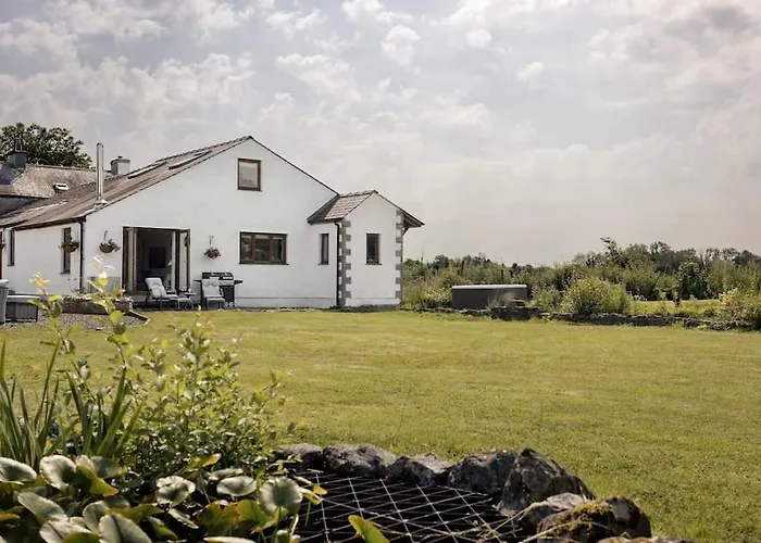 Leavens Farmstead A Rural District Retreat With Hot Tub - Ridgestone *