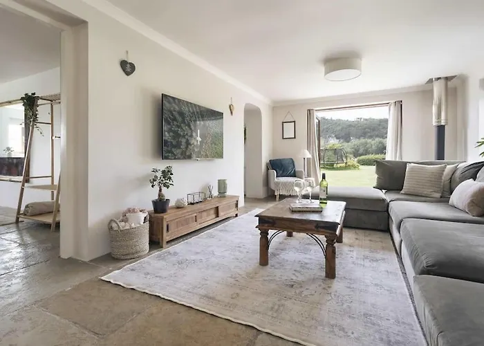 Leavens Farmstead A Rural District Retreat With Hot Tub - Ridgestone