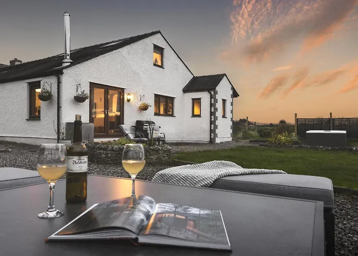 Leavens Farmstead A Rural District Retreat With Hot Tub - Ridgestone *